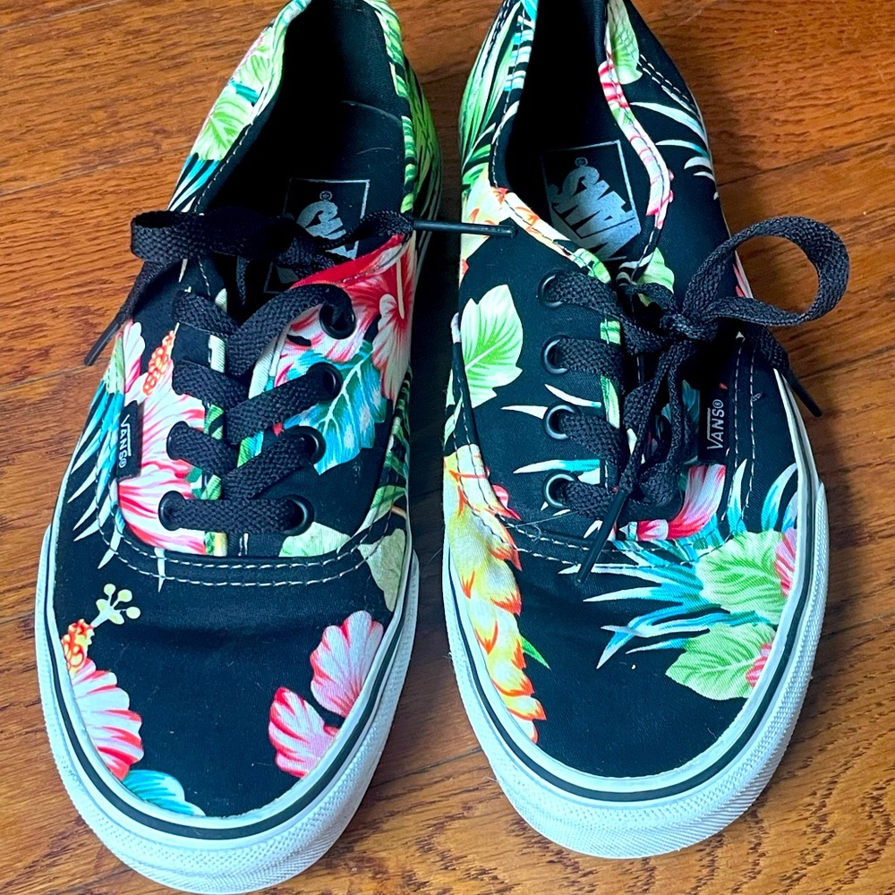 Vans Hawaiian Floral Hibiscus. Classic Vans. Size 7.5 Women’s.